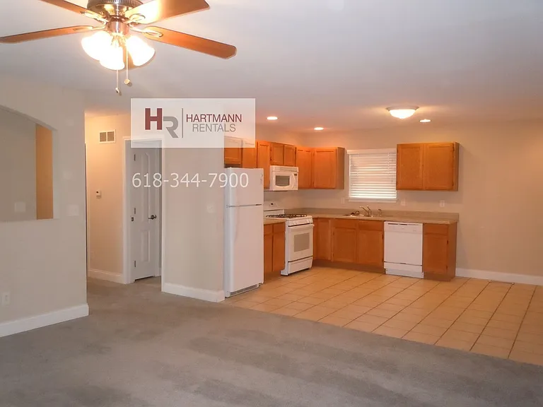 123 W Center St — Photo 3