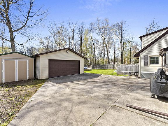5th image of 1140 Tanglewood ROAD