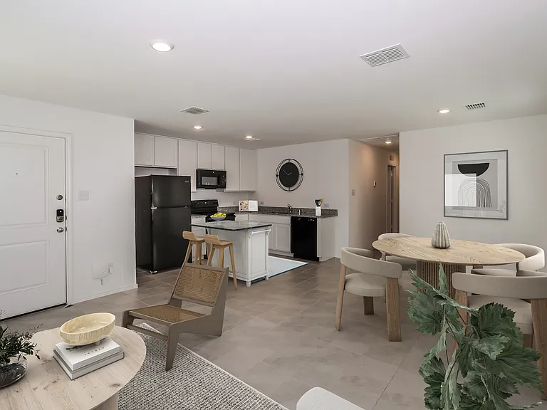 150 Sunflower St — Photo 2