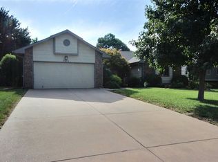 725 E Mockingbird Ln, Derby, KS 67037