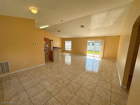 4th image of 922 NE 2nd Pl