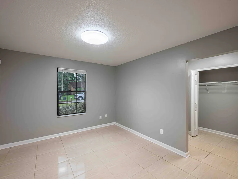 1623 Twin Oak Dr E — Photo 10