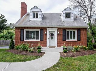 1009 Arona Rd, New Stanton, PA 15672