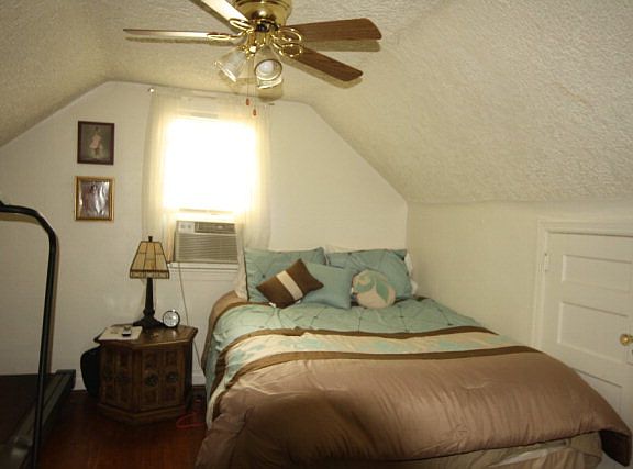 5th image of 710 Forest St