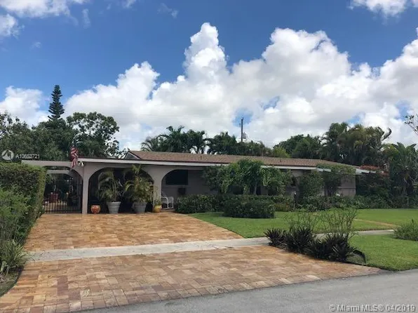 865 W 70th Pl, Hialeah, FL 33014