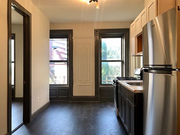 2nd image of 105 Vernon Ave #2T