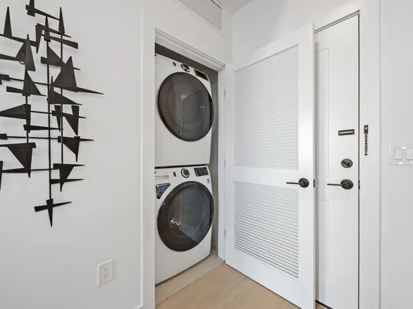 425 3rd Street image 13 of 31