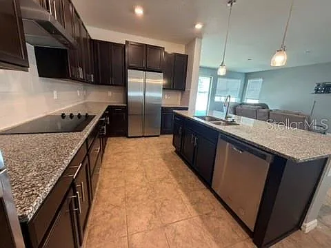 4 bed, 2.0 bath, 2332 sqft, $2,500 — Photo 3