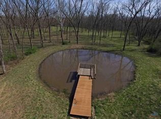 E Arnold Rd, Hume, MO 64752