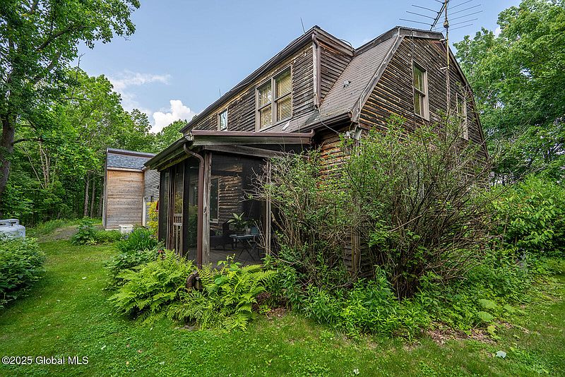 4th image of 246 Ryan Road