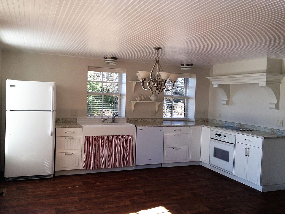 open kitchen/living room
