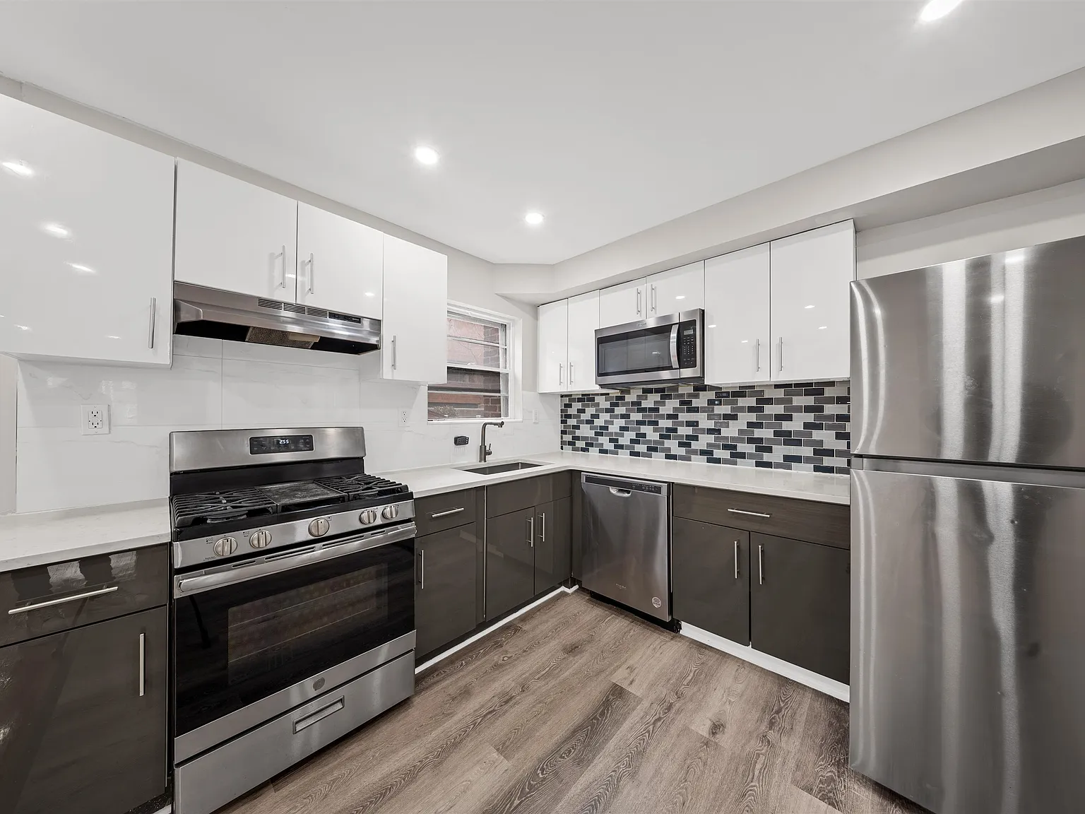 3 bed, 1.5 bath, $3,150 — Photo 4