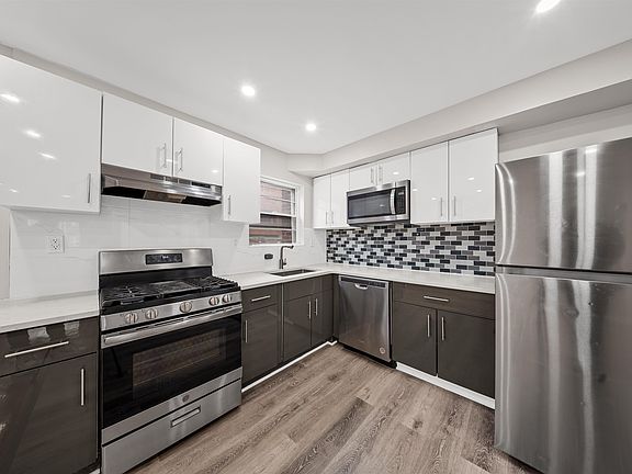 4th image of 50 College St #1
