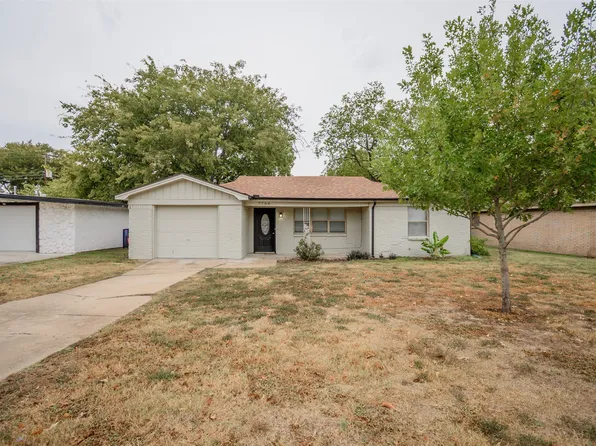 7704 Carlos St, White Settlement, TX 76108