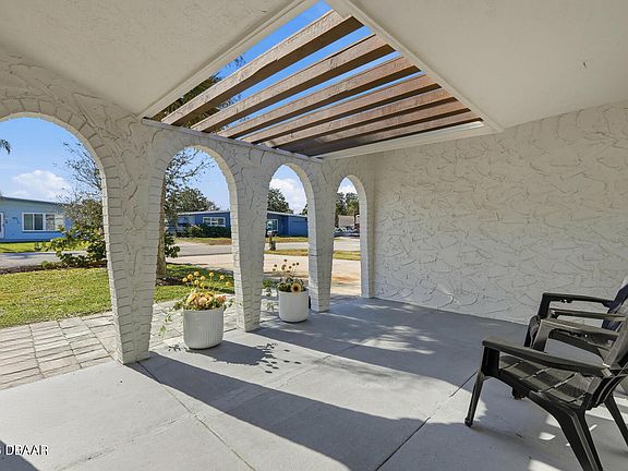 5th image of 25 Dolphin Ave