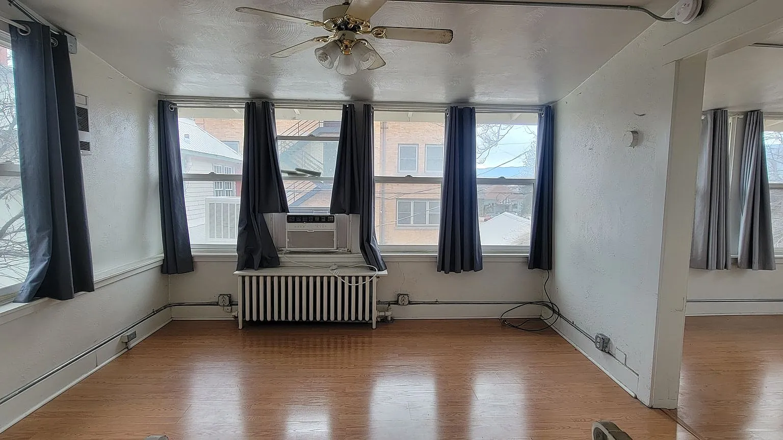 0428 Greenwood — Photo 2