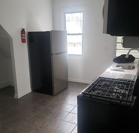 2nd image of 821 Parker St