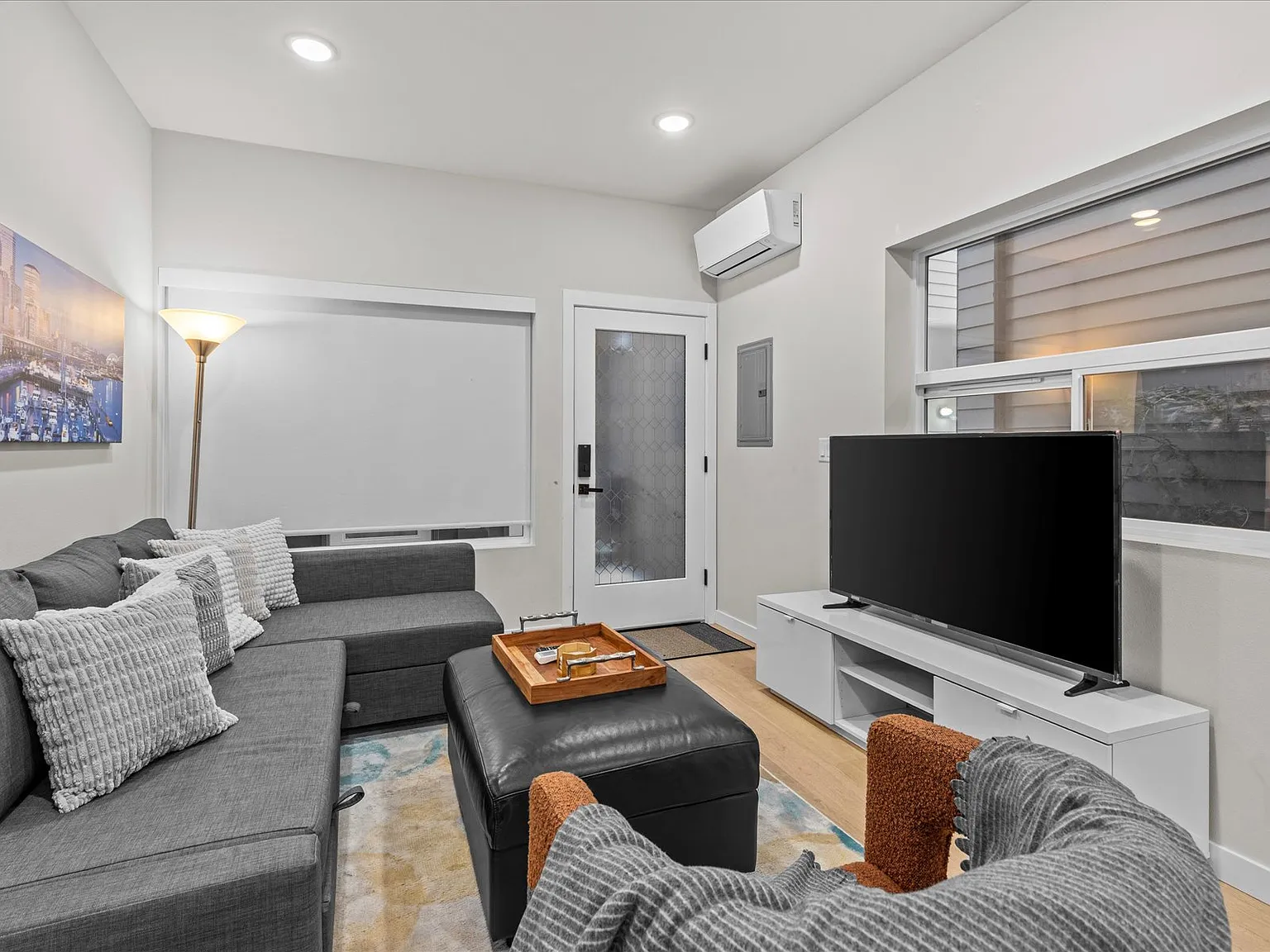 2 bed, 1050 sqft, $3,400 — Photo 2