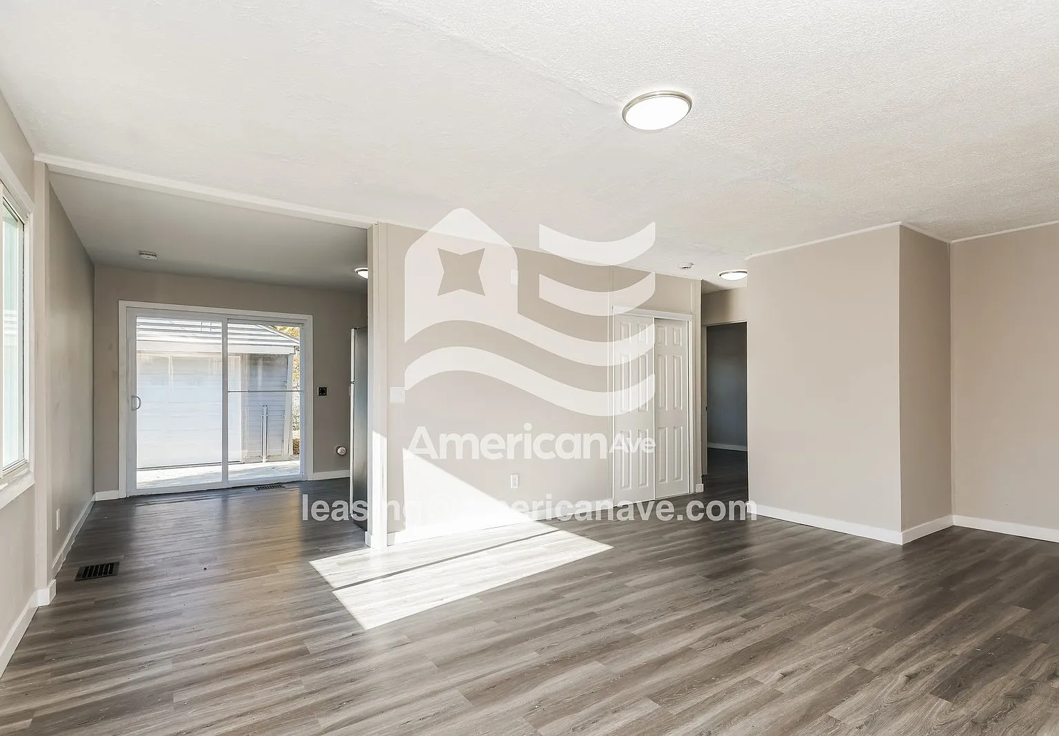 2 bed, 1.0 bath, 884 sqft, $1,106 — Photo 3