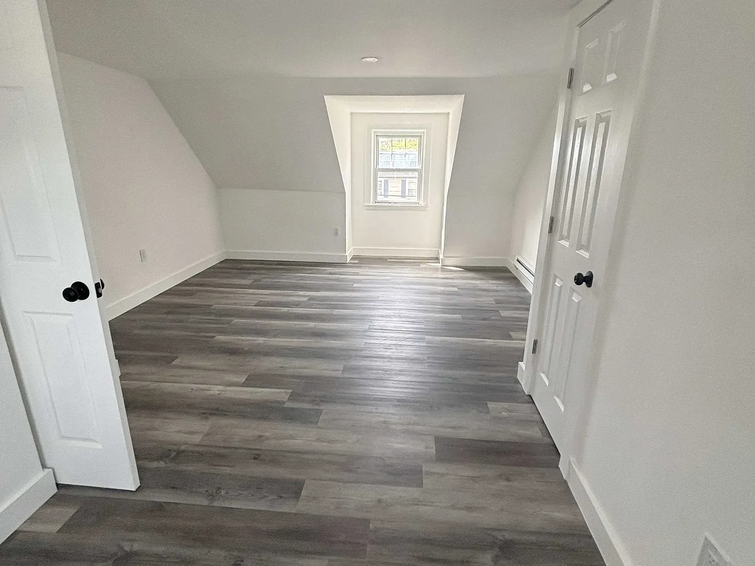 1 bed, 1.0 bath, 1008 sqft, $2,100 — Photo 4