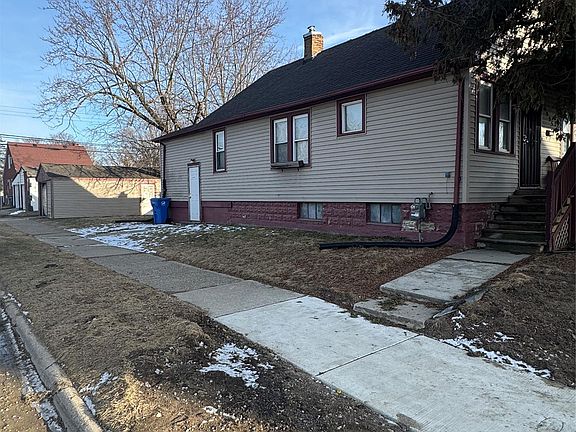 2nd image of 4005 Moore St