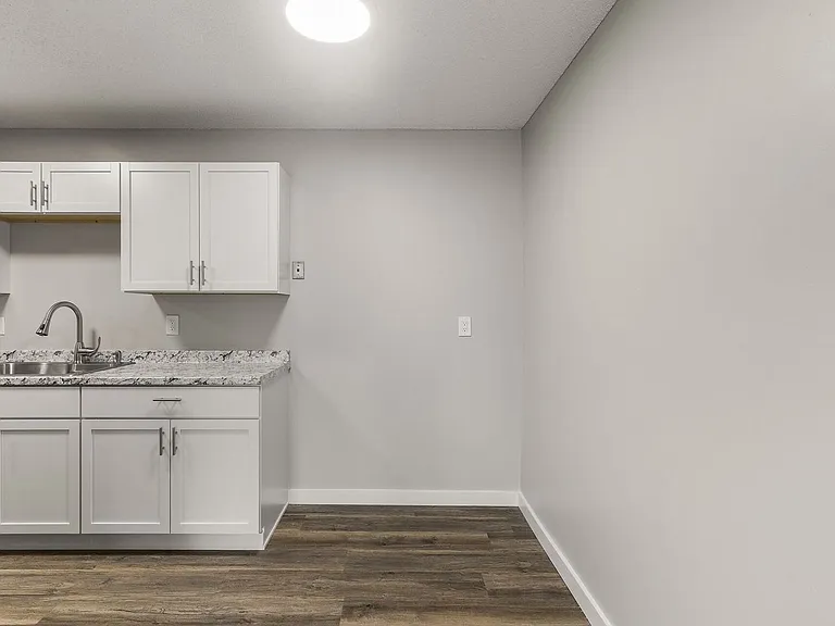 Eastgate Apartments — Photo 95