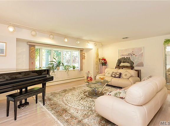 4th image of 71 Piquets Ln