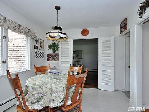 4th image of 2 Mannetto Ct