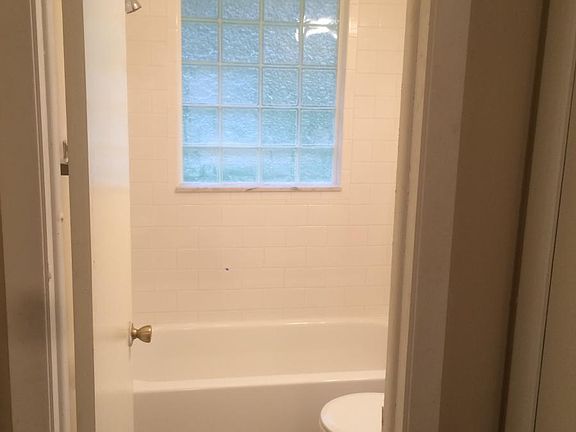 3rd image of 1306 Orchard Park Dr N