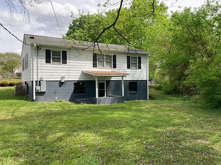 702 Burke St — Photo 6