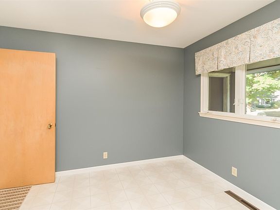 3rd image of 3300 Dawn Dr