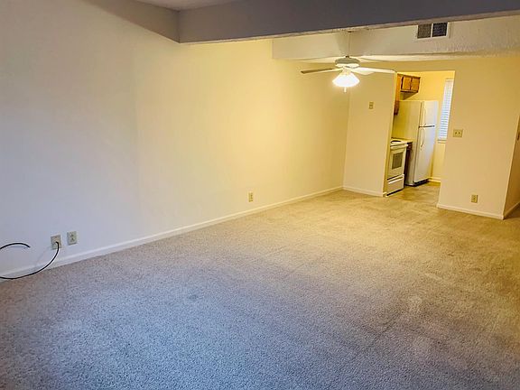 5th image of 106 Oakmont Ln