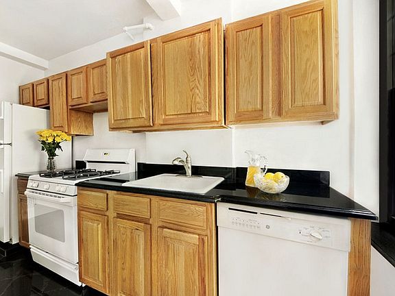 4th image of 460 W 24th St APT 8D