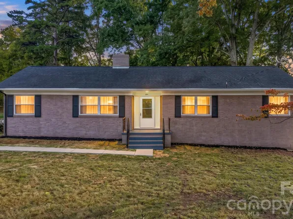 841 7th St SE, Hickory, NC 28602