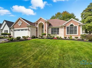68 Hidden Meadow Dr, Holland, OH 43528