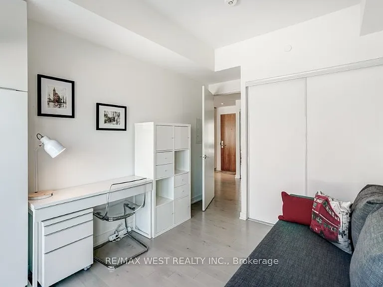 15 Queens Quay E #1006 — Photo 19