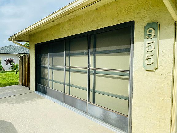 3rd image of 955 SE Brookedge Avenue