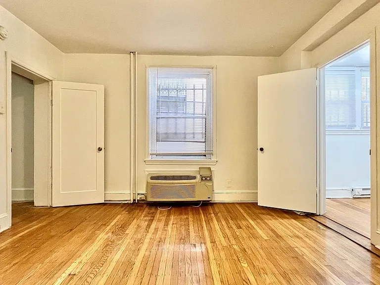 1429 Spruce St — Photo 37