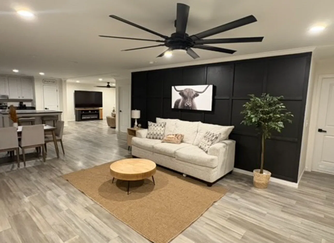 4 bed, 2280 sqft, $2,000 — Photo 2