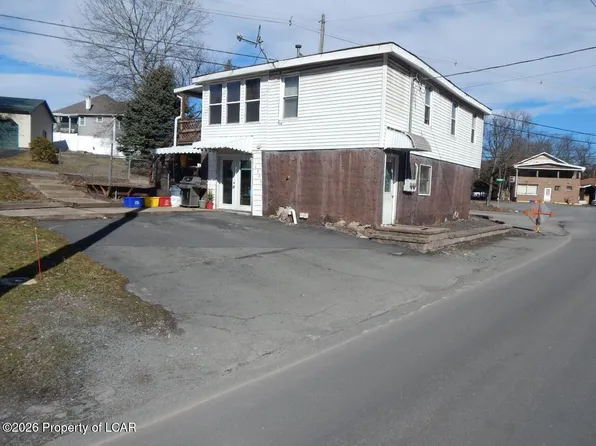 695 Main Rd, Dallas, PA 18612