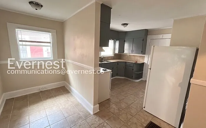 1119 Graymont Ave W — Photo 4