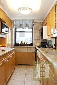 4th image of 420 E 51st St APT 14B