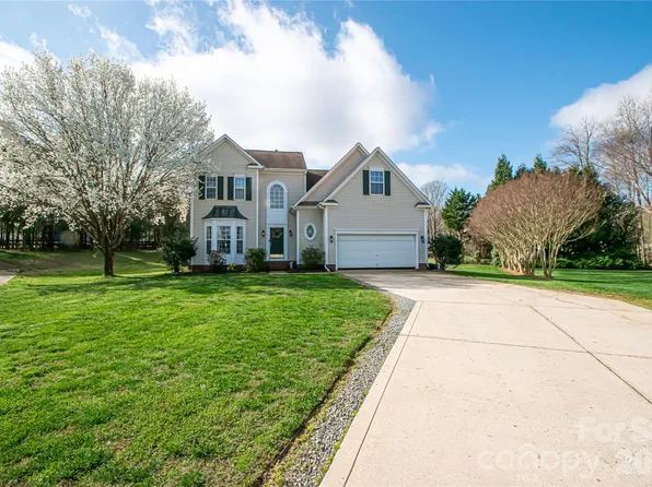 7001 Shiney Bark Ct, Indian Trail, NC 28079