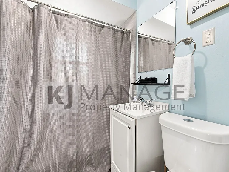 2535 Gainsboro St — Photo 11