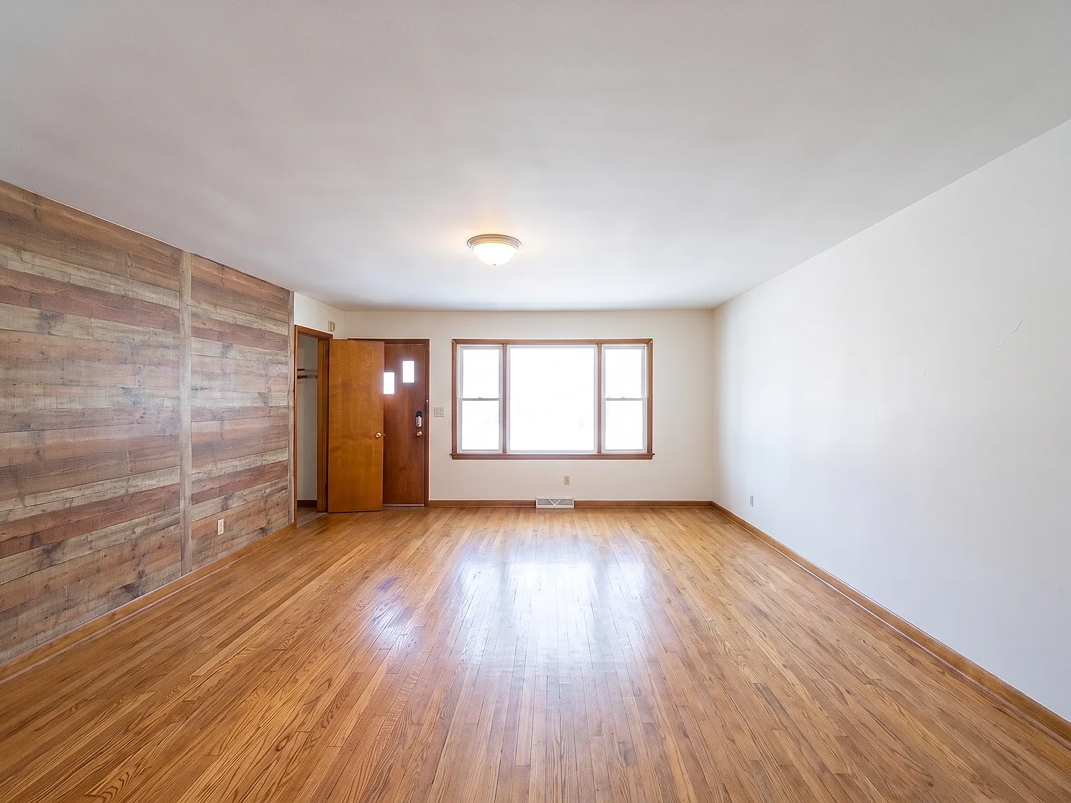 4 bed, $4,200 — Photo 3