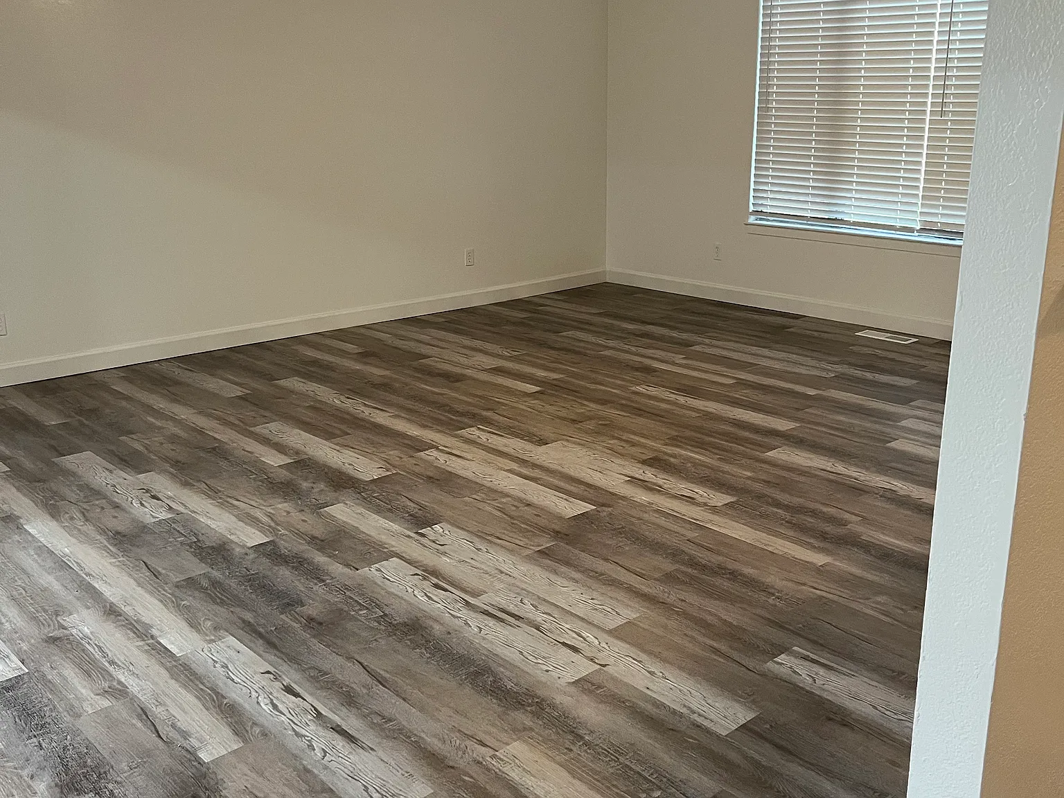 3 bed, 1327 sqft, $2,500 — Photo 4