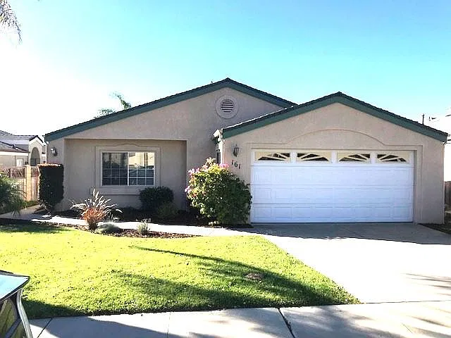 3 bed, 1584 sqft, $3,600 — Photo 2