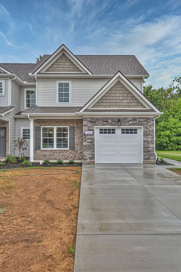 Like New Stunning 3 Bed 2.5 Bath In Manchester! — Photo 3