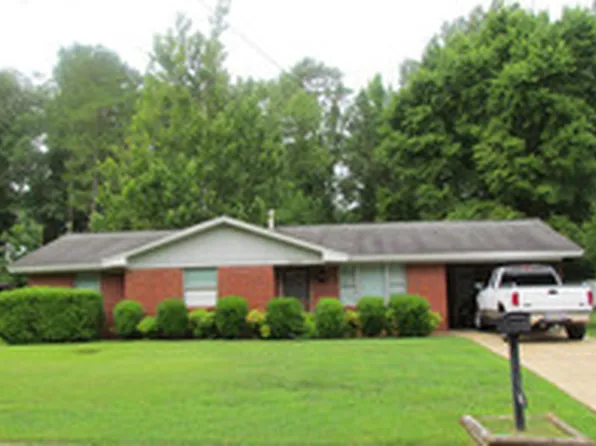 2605 Maple Dr, Starkville, MS 39759