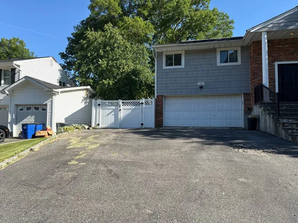 12 Wesleyan Rd #2, Commack, NY 11725